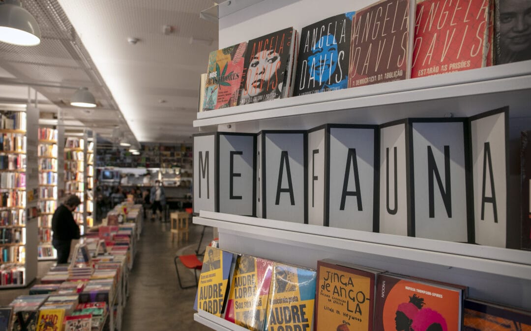 200 autoras negras en la vitrina de una librería