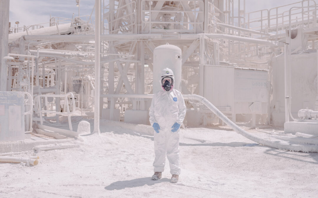 Los humanos, los minerales y el desierto