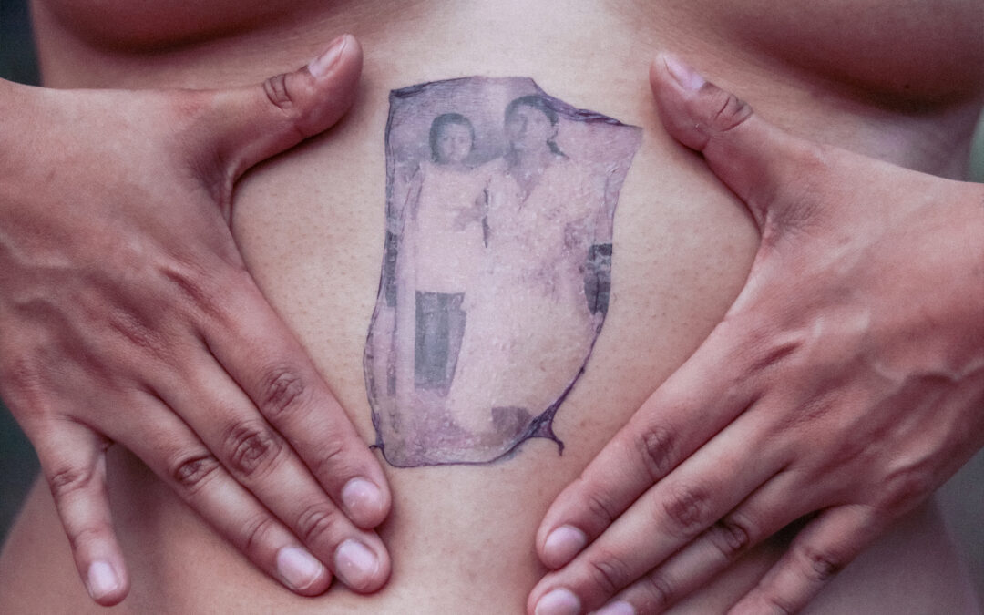 Una casa hecha de fotografías: el trabajo visual – instalativo de Frida Alin